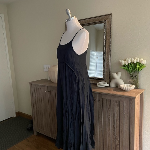 Navy Crinkle Fabric Spaghetti Strap Midi Dress - Picture 9 of 9